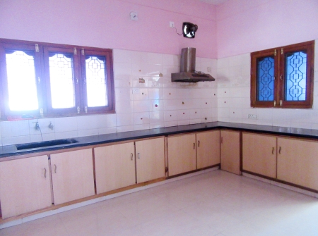 7) Li id 395 - Kitchen.JPG